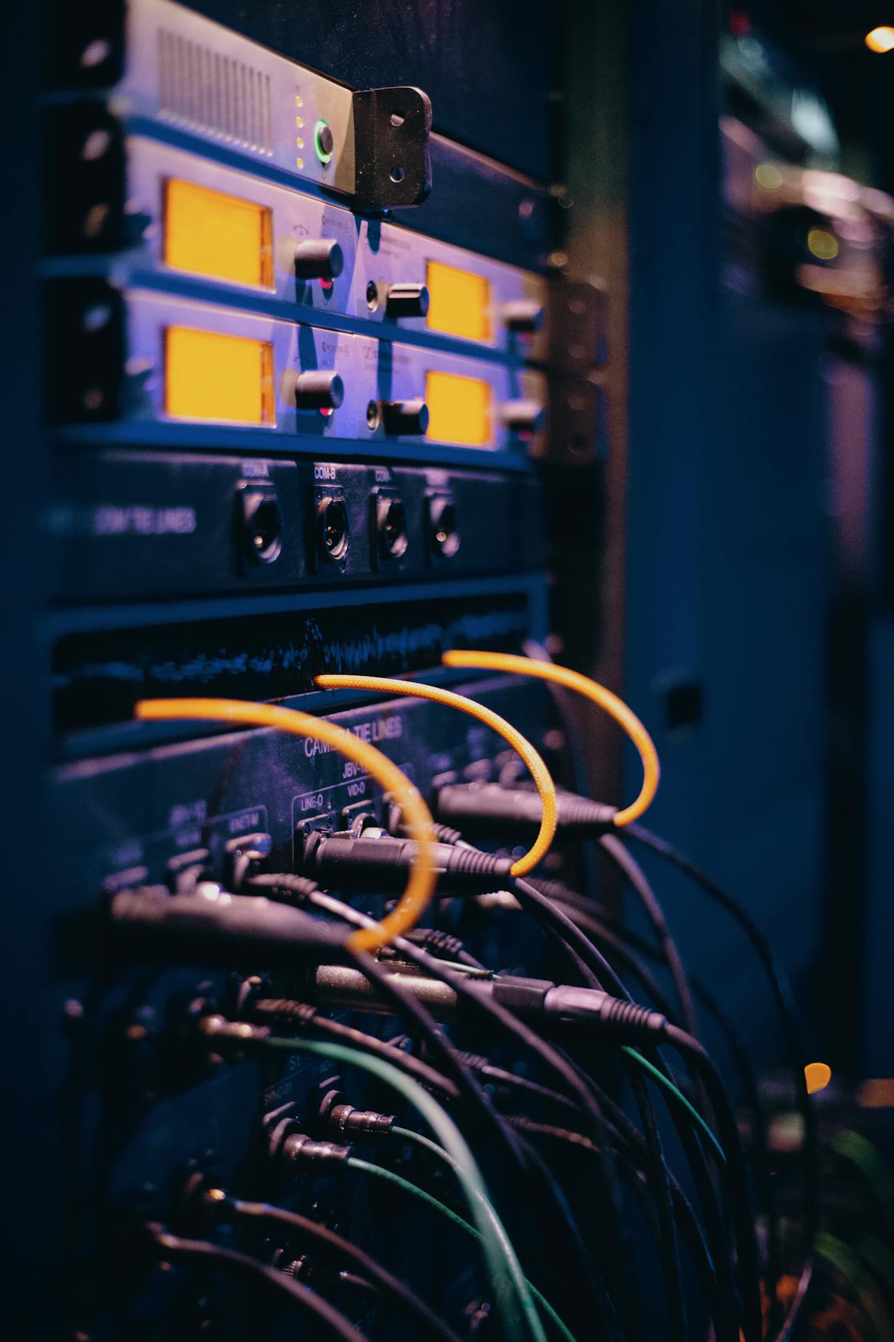 it equipment mit kabeln